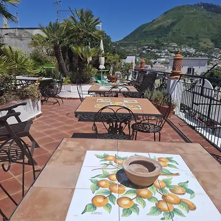 מלון Hotel Villa Verde Forio di Ischia