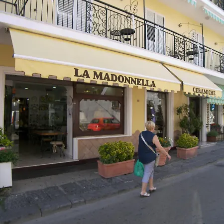 Hotel Villa Verde מלון 3*